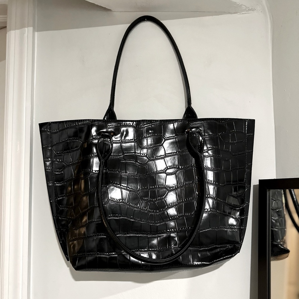🖤NWOT” Zara “ Black Alligator Print Tote Bag